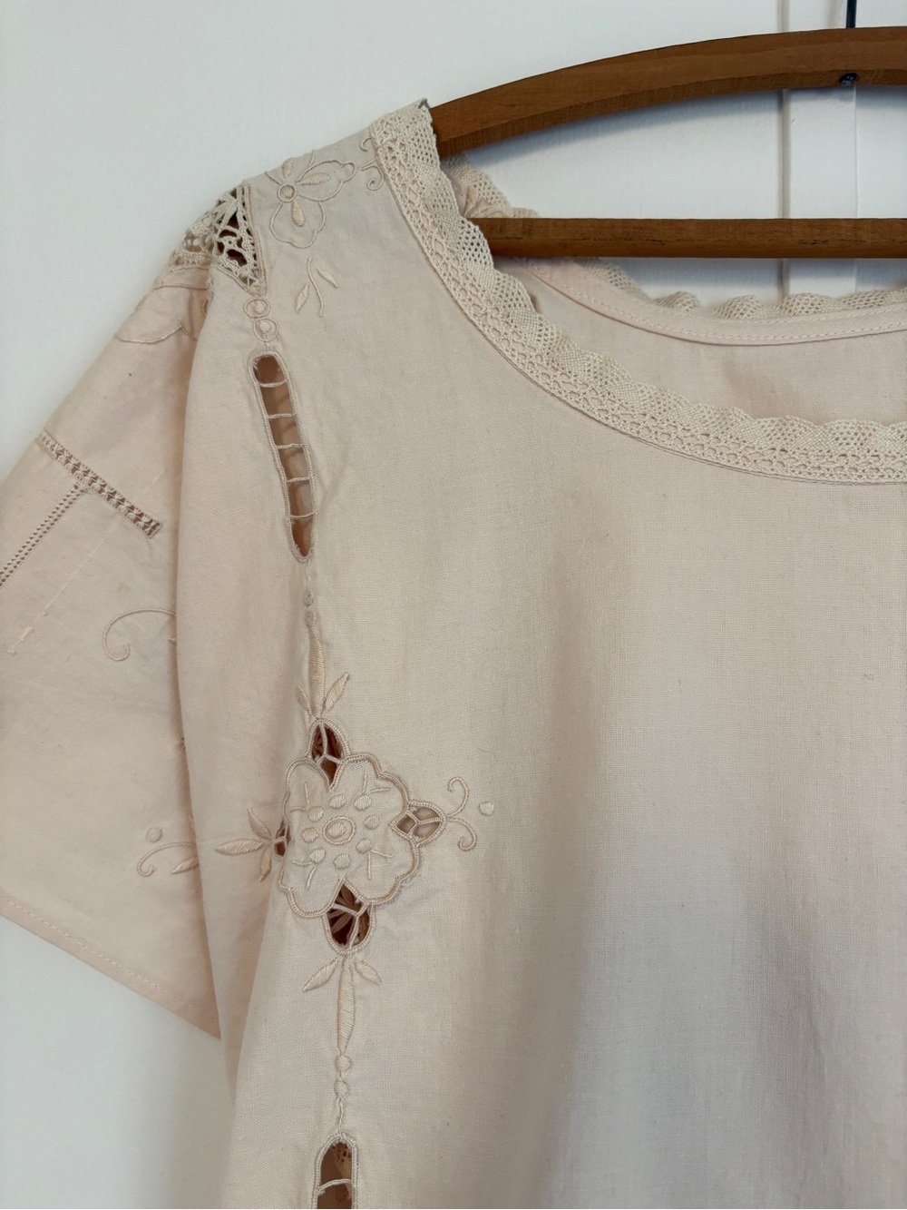Viral Wrap Top Embroidered Cotton - Picture 4 of 14